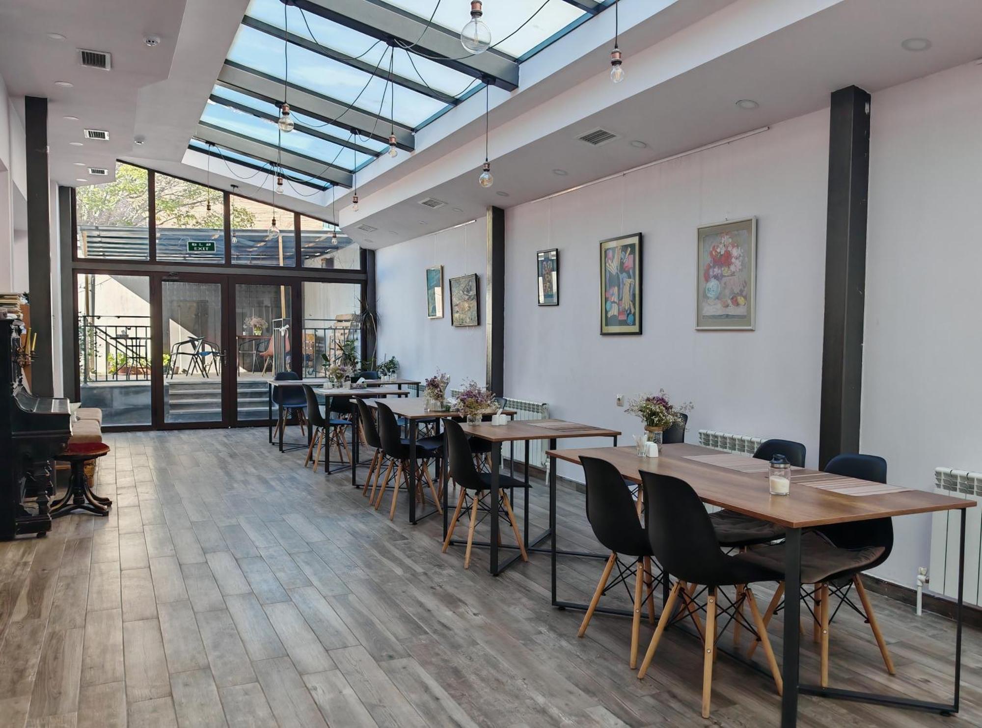Blur Inn Gallery Erevan Exterior foto